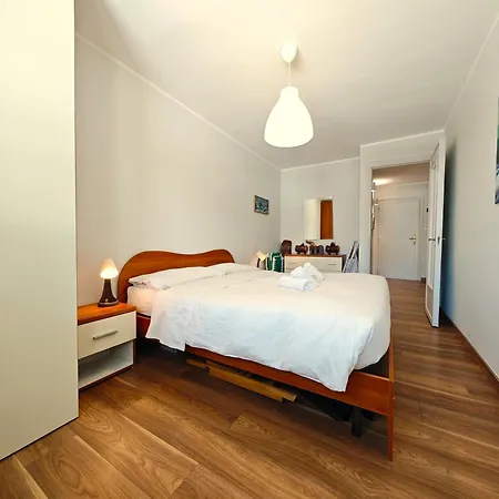 Hostdomus - Horse Apartman *